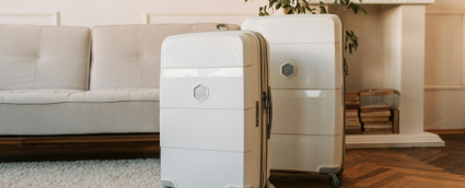 Koffer Umzug Zwei Umzugskoffer weiss